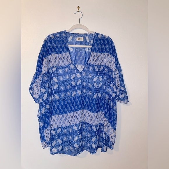 Show me your MuMu sheer blouse/top/tunic. Size Small Blue/White - V Neck - Picture 1 of 7